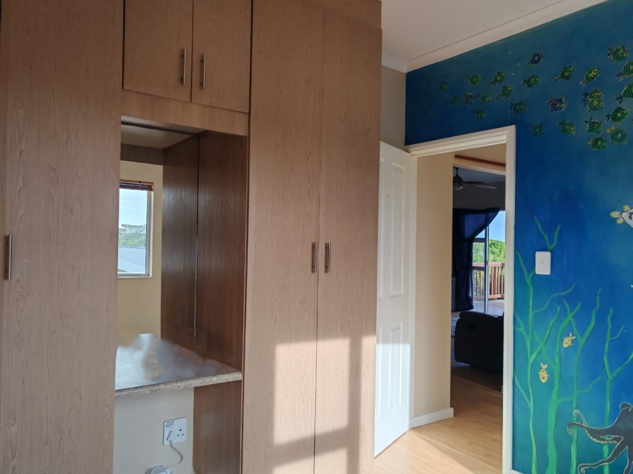 5 Bedroom Property for Sale in Cannon Rocks Eastern Cape